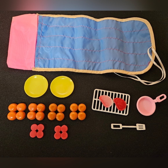 90s Mattel Barbie Doll Western Fun Sleeping Bag & BBQ Grill Food Hamburger Steak - Picture 1 of 5